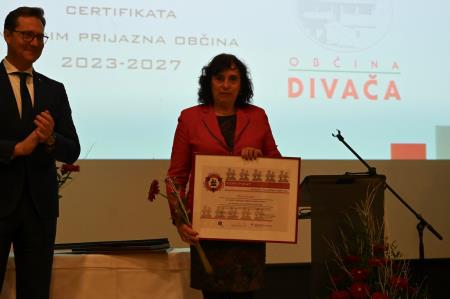 Občina Divača prejemnica certifikata MLADIM PRIJAZNA OBČINA 2023 do 2027